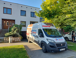 Zateplení domu s pultovou střechou pomocí foukané izolace